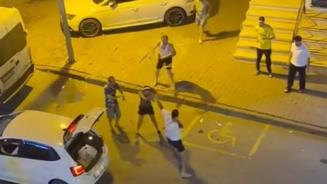 Esenyurt'ta kılıçlı sopalı kavga yaşandı. Neden bazı insanlar medeniyetin ortasında bile orta çağ kafasında yaşıyorlar ⚔️?