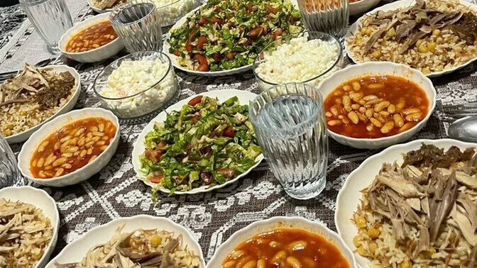 Yer sofrasında yemek yer misiniz? Sever misiniz yer sofrasını?