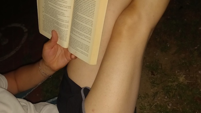 Ne yapıyorsunuz şu an. Ben kitap okuyorum?