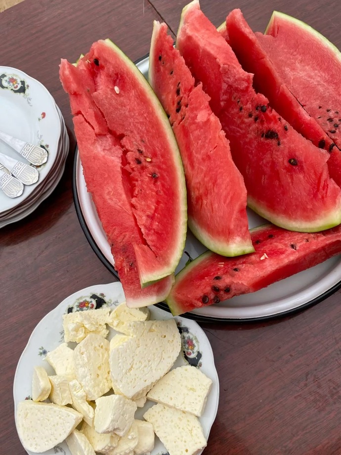 Karpuzu ve kavunu dilim dilim doğramadan yiyemeyen tek ben miyim?