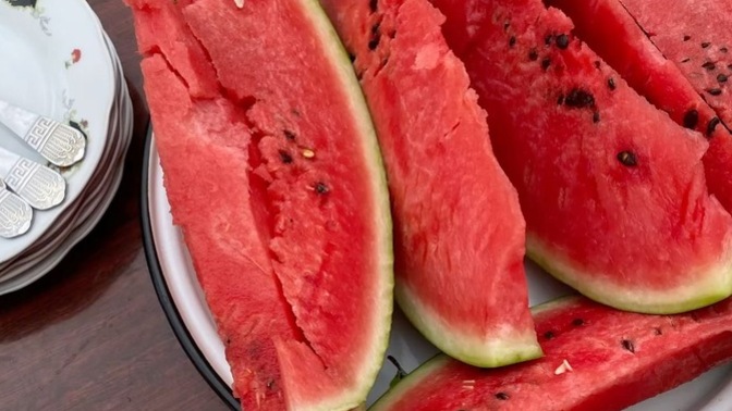 Karpuzu ve kavunu dilim dilim doğramadan yiyemeyen tek ben miyim?