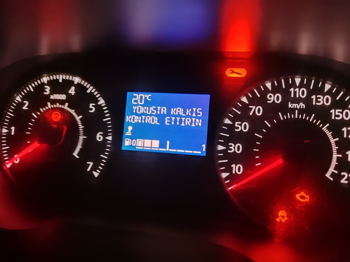 Yeni aldığım Dacia Duster TCe 1.0’da bu uyarı lambaları motor arızası mı, servise mi gitmeliyim?