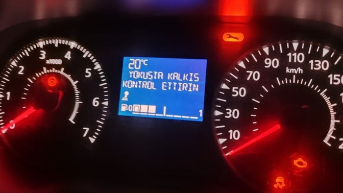 Yeni aldığım Dacia Duster TCe 1.0’da bu uyarı lambaları motor arızası mı, servise mi gitmeliyim?