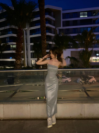 18 yasindayim, bu fotoğrafta sizce yaşimdan daha mi büyük görünmüşüm?