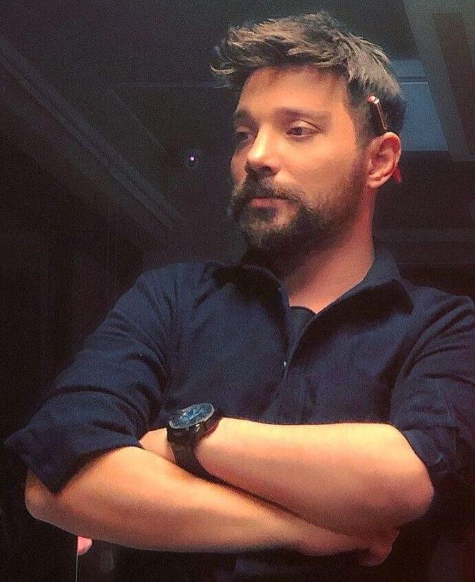 Oğuzhan uğurun saçlarının peruk olduğunu biliyor muydunuz?