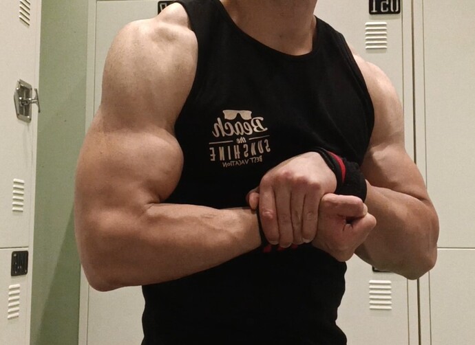 Bicepsinden sushi yedirmeyen erkek kaldı mı?