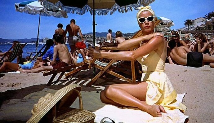 Deniz kum güneş üçlüsünü tek başına tatil yaparken mi daha çok seviyorsunuz?