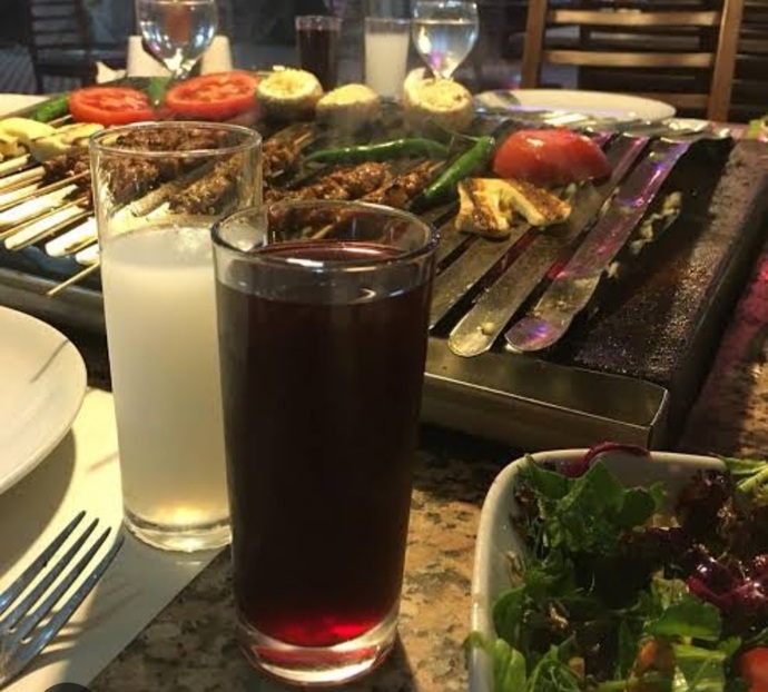 Mangal yanında hangi içecek olur?