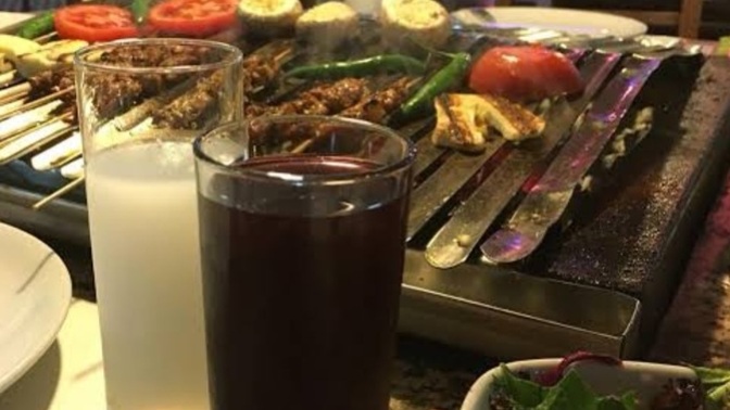 Mangal yanında hangi içecek olur?