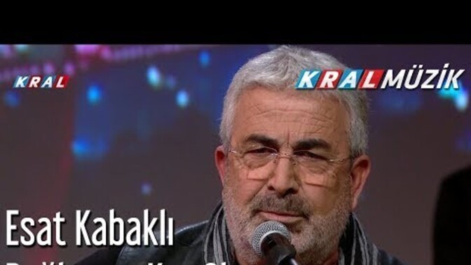 ​Gecenin sessizliğini hangi türküyle bozarız? Esat Kabaklı'dan ilhamla?