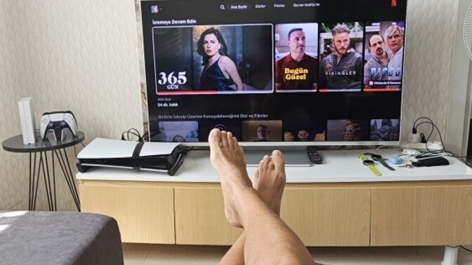 Adana sıcağında evde serin serin izlemek için film tavsiyeleriniz neler?