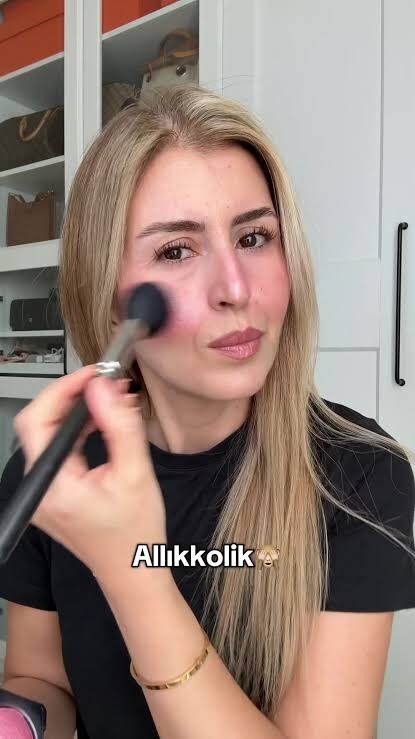 Makyajlarda aşırı allık kullanımını sevmeyen tek ben miyim?