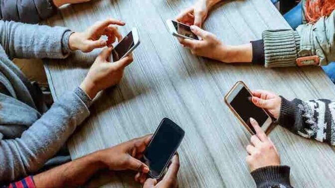 Gün içinde telefona çok bakıyor musunuz ortalama kaç saat?