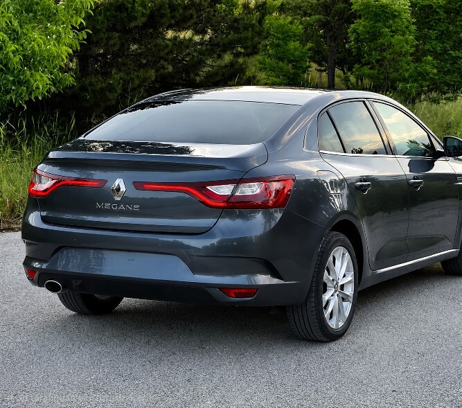 Renault Megane 4 mu Toyota Corolla E210 mi?