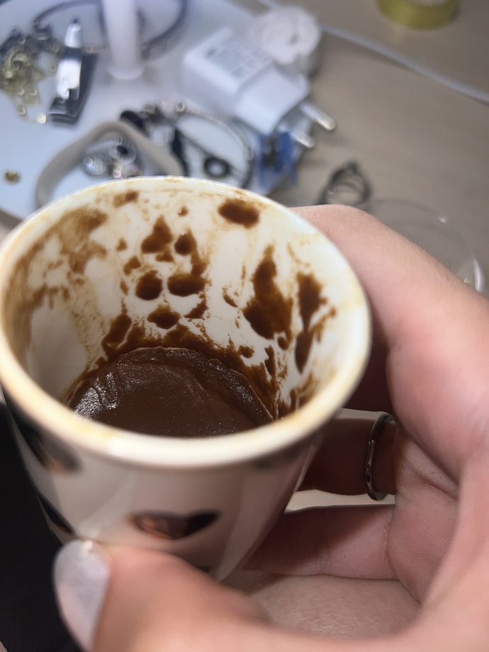 Kahve falında çıkan garip semboller ne anlama geliyor, fal bakmayı bilen var mı?