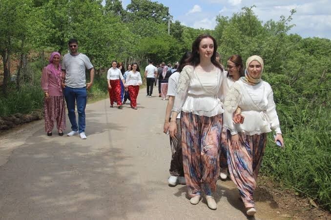 Bekarlığı bitirmek için 1.5 km yürür müsünüz?