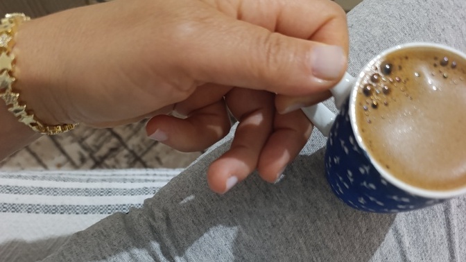 Selam canım nasılsın, kahveme eşlik eder misin?