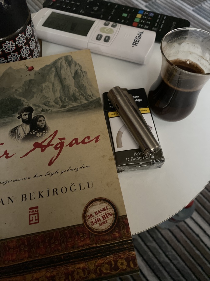 Aldığınız her kitabı gerçekten okuyabiliyor musunuz yoksa kitaplıkta bekleyenler mi çoğunlukta?