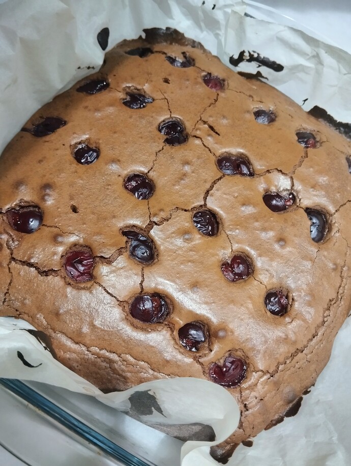 Vişneli browni yaptım, nasıl görünüyor?