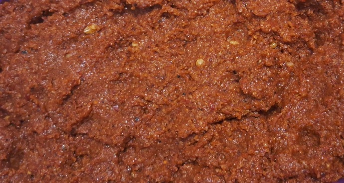 Çiğköftem gerçekten güzel oluyor ama yinede çiğköftecilerin tadını tutturamıyorum ne koymuş olabilirlerki içine?