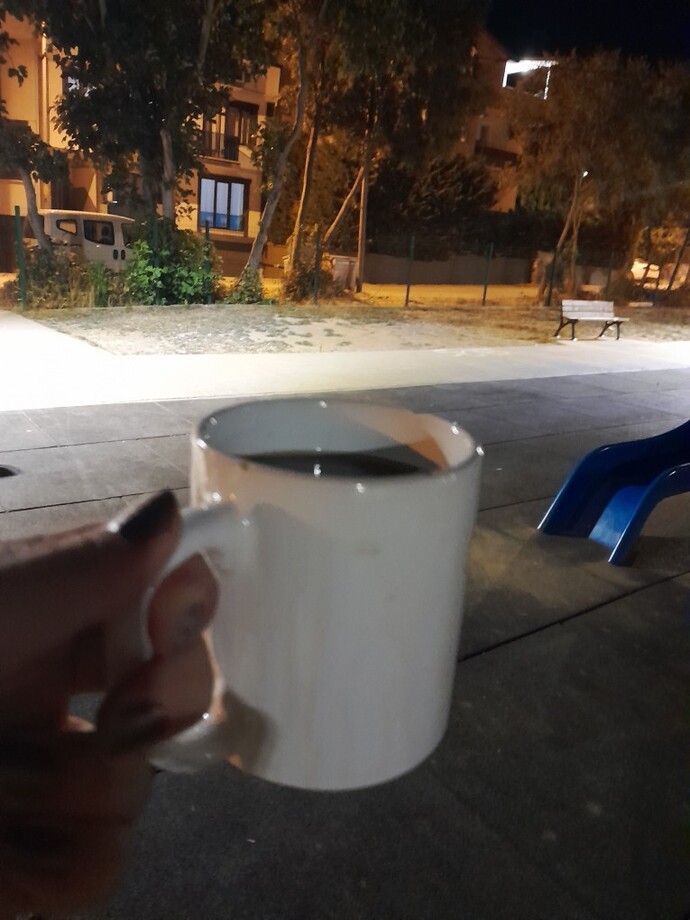 Çay keyfi yapıyorum bana afiyet olsun sizin orada havalar nasıl?
