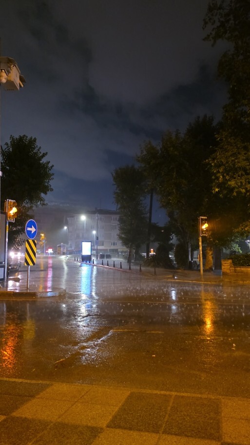 Yağmur sesi, toprak kokusu ve mis gibi uyku.. Kimler seviyor?