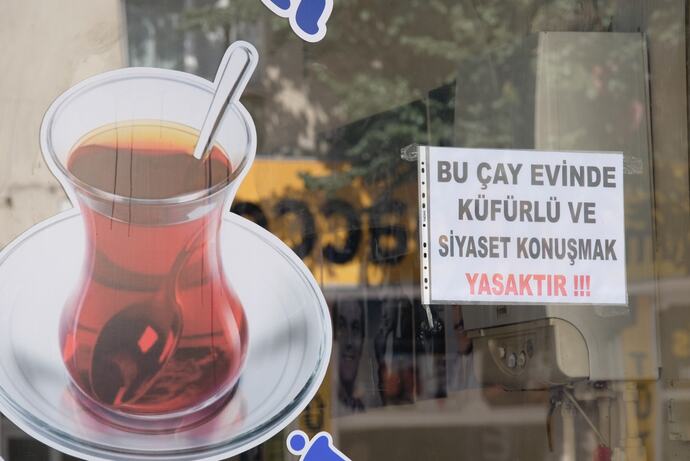 Siyasi konularda muhabbet etmeyi sever misiniz?