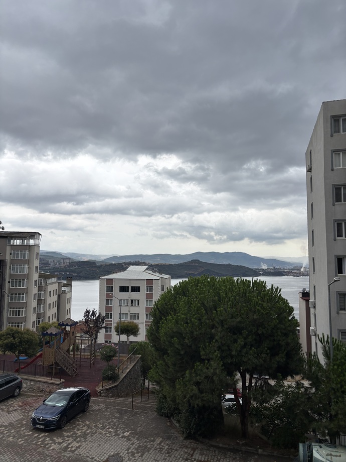 Koca hafta çalışırken hava mükemmeldi garezi cumartesi gününe miydi bu ne?