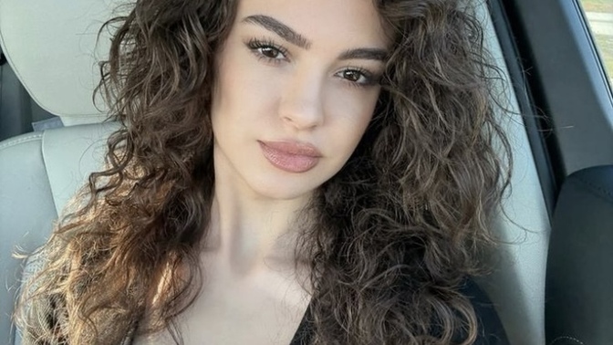 Herkes beni bu kıza benzetiyor ama adım atanda yok anlamadım 😂?