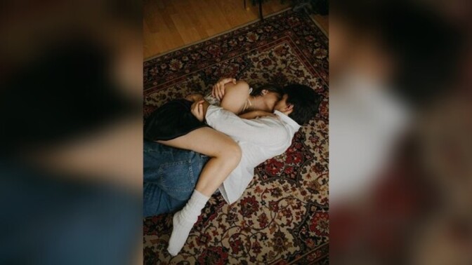 Tenine divane olduğun biri var mı?