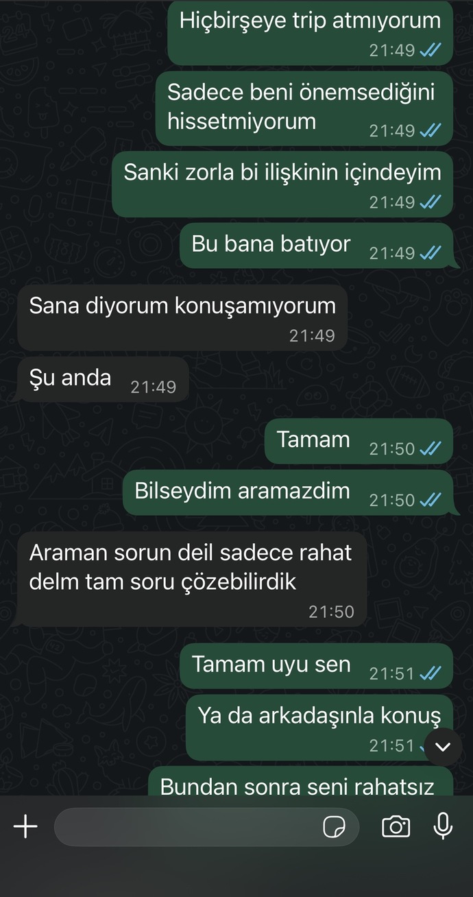 Sizce bana ilgisi var mi geçiştiriyor mu?
