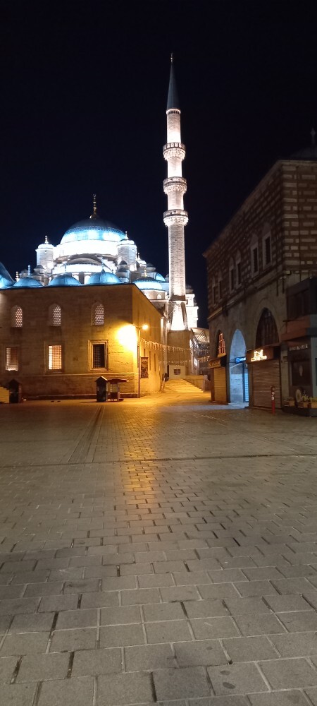 Tek başına gece Eyüp Sultan’dan Eminönü’ne yürümek tehlikeli mi, cesaret eder miydiniz?