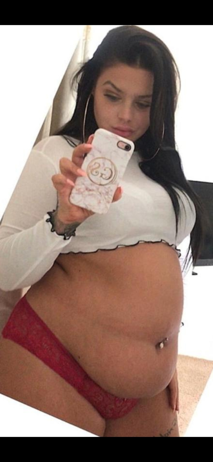 Görsel olarak çekici kız modeli böyle olur mu?