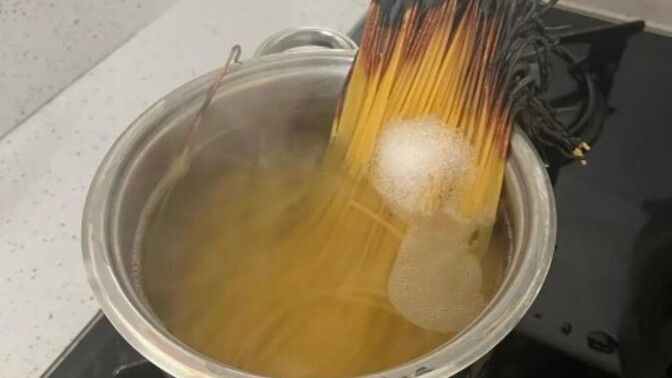 Suyu süzdükten sonra mı salça koyuyoduk?