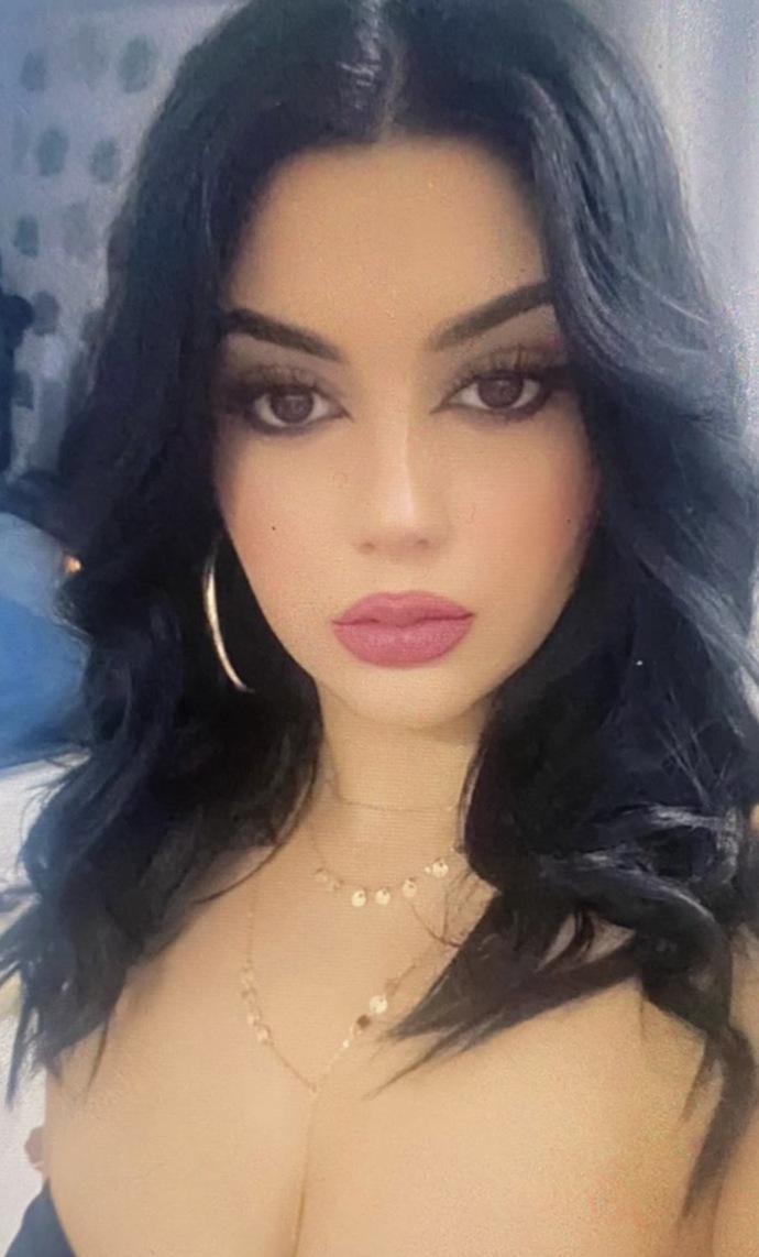 Sizce bana daha cok kizarak mi yakisir yoksa siyah mi benim rengim?