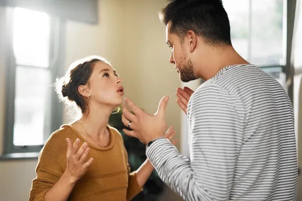 Kavga ederken alttan alan sakin tip misiniz yoksa sinirle kavgayı sürdüren mi oluyorsunuz?