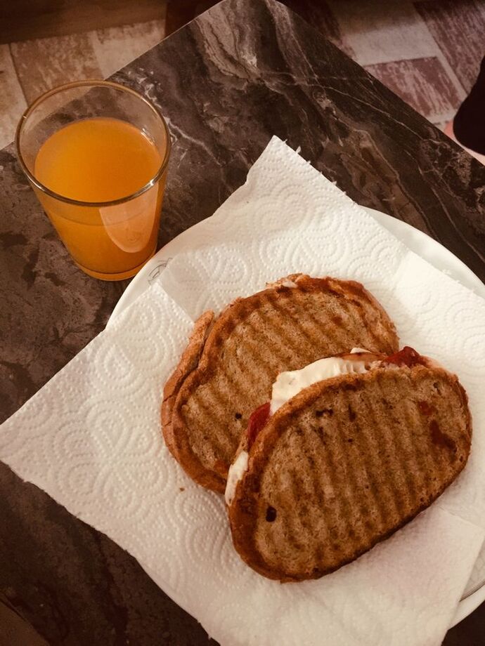 Tostu nasıl seversiniz, kaşarlı mı karışık mı?