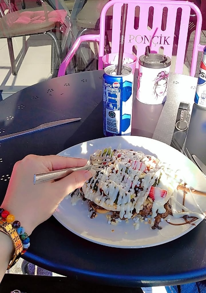 Waffle sever misiniz, adını wafflecinin duvarına yazan var mı aranızda?