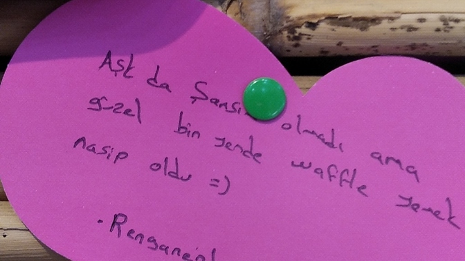 Waffle sever misiniz, adını wafflecinin duvarına yazan var mı aranızda?