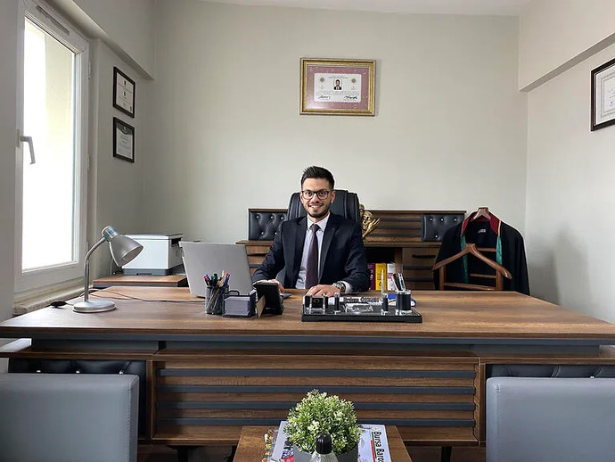 Sitede avukat var mı?