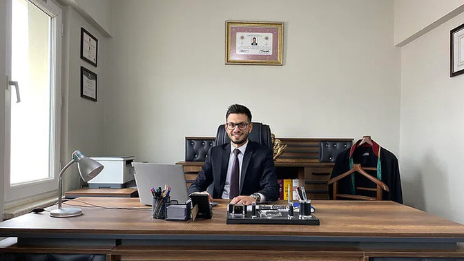 Sitede avukat var mı?