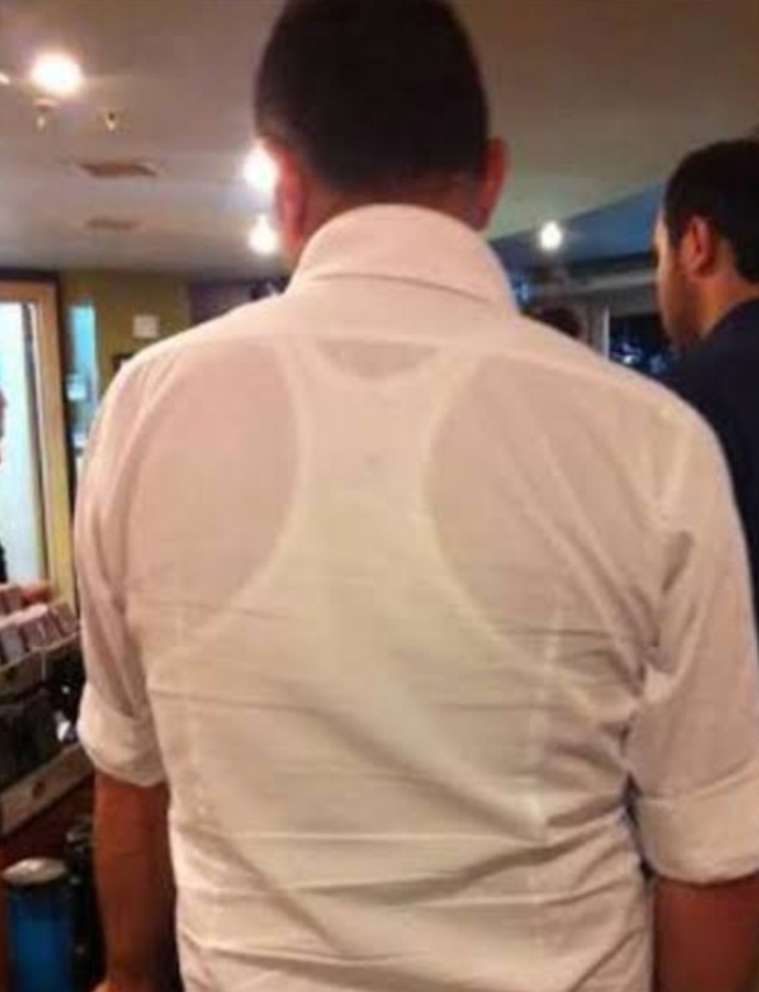 Bu sıcakta bile içine atlet giyen var mı😂?