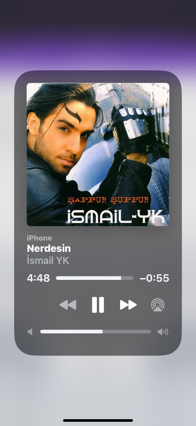 Geceye bir şarkı bırakmak istesek şu an hangi duygusal şarkıyı açarsın?