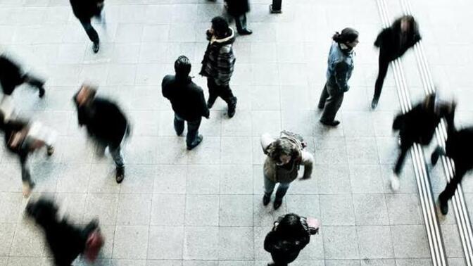 Sizi yönetenlerin ''bireyselliğiniz'' için çaba sarfediyor gibi görünüp sizi ''toplumlaştırma'' çabaları hakkında ne düşünüyorsunu?