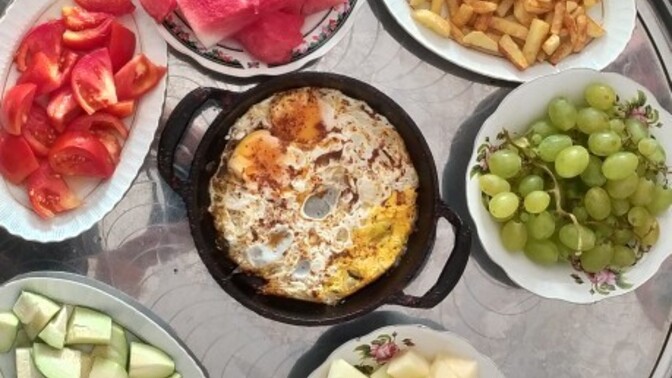 Yer sofrasında mı yok sa masada mı yemek yemeyi tercih edersiniz?