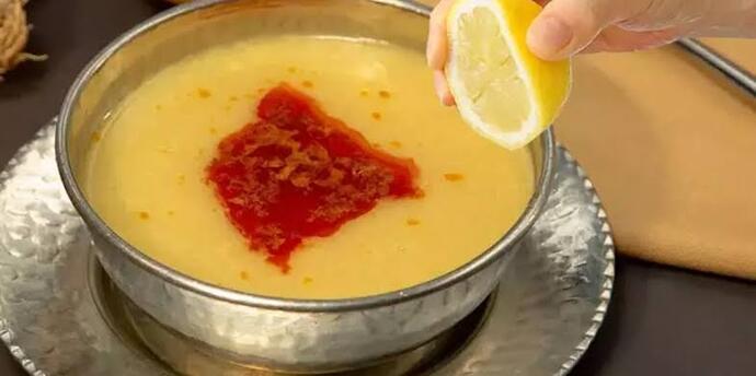 Mercimek çorbasına limon sıkılır mı, siz nasıl içmeyi tercih ediyorsunuz?
