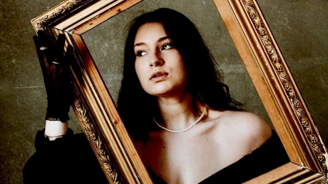 Aşık olunca sevgilinizin fotoğrafını duvara asar mısınız? Yoksa yok mu?
