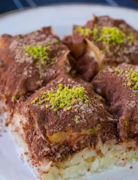 Soğuk baklava sevenler burada mı? 😋 Buradaysanız yoruma yazar mısınız? Antep fıstıklı mı, fındıklı mı tercih edersiniz?