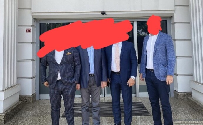 Kizlar size enistenizi şöyle gostereyim?