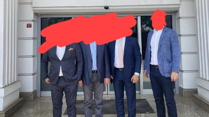 Kizlar size enistenizi şöyle gostereyim?
